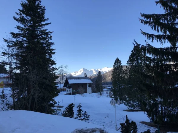 Reise Die Verschneiten Alpen — Stockfoto