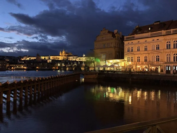 Spaziergang Auf Der Karlsbrücke Prag — Stockfoto