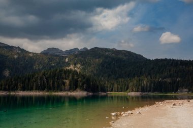 Kara Göl ve çevresi Milli parkta Durmitor, Karadağ