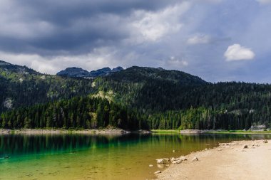 Kara Göl ve çevresi Milli parkta Durmitor, Karadağ