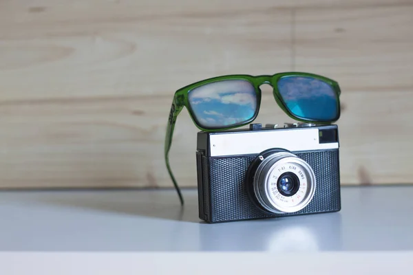 Podróż Wakacje Vintage Aparatu Okulary Przeciwsłoneczne — Zdjęcie stockowe