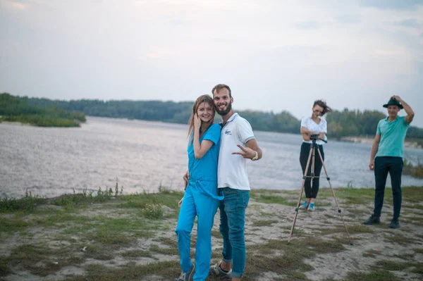 Vänner Reser Och Kul Vägen — Stockfoto