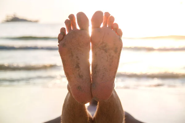 Nohy Žena Chůzi Písku Pláži — Stock fotografie
