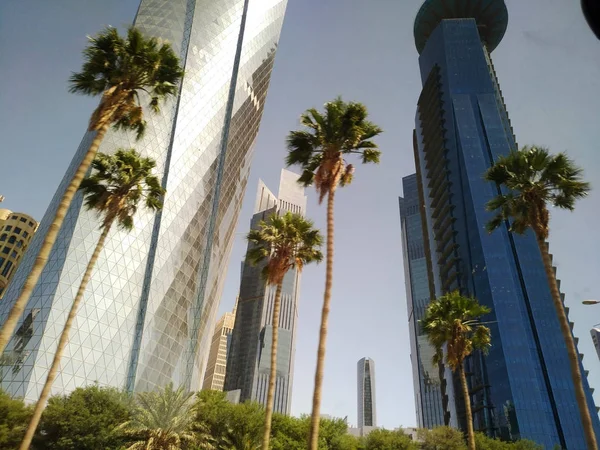 Plan Grand Angle Gratte Ciel Bleus Modernes Dans Ville Doha — Photo