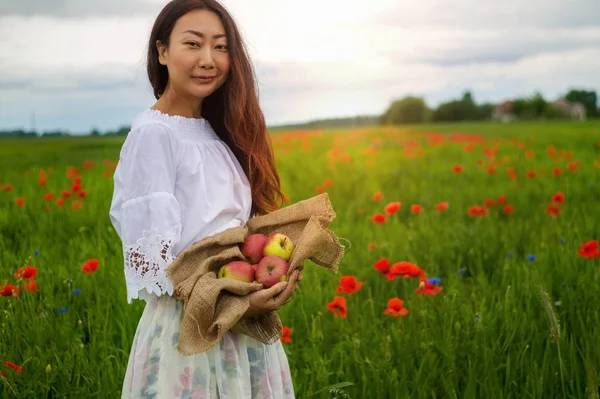 Young Woman Basket Freshly Picked Apples Field — Stock Photo, Image