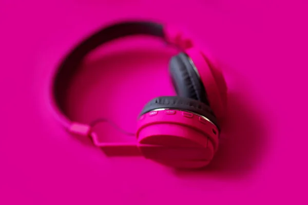 Pink Headphone Isolated Pink Background — ストック写真