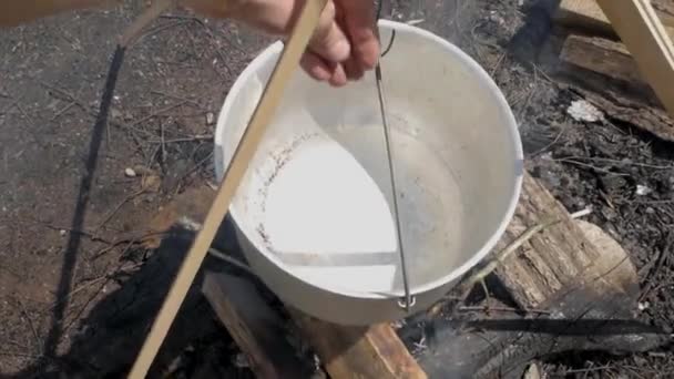 Couple Cooking Container Campfire Autumn Forest — Stock Video