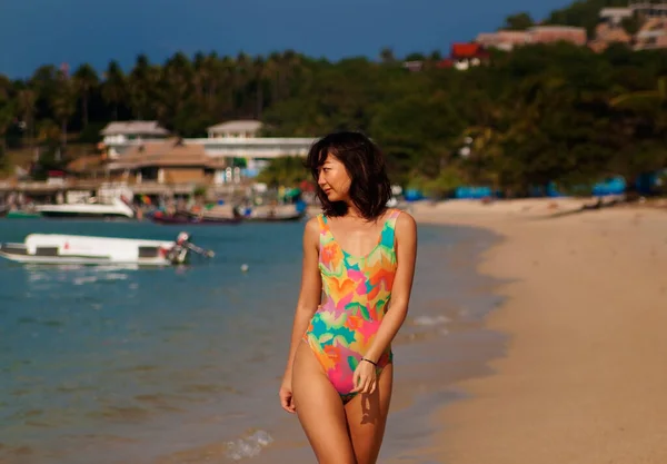 Portret Van Aziatische Vrouw Het Strand Vakantie — Stockfoto