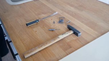 Sağ Alet Çekici Tutmak