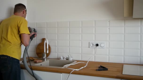 Inredning Design Construction Kitchen Mästaren Gör Reparationer Köket — Stockvideo