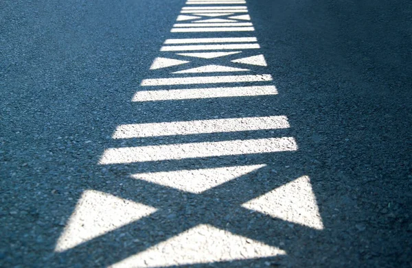 Σκιά Γεωμετρική Σχεδίαση Της Γέφυρας Railing Στο Μονοπάτι — Φωτογραφία Αρχείου