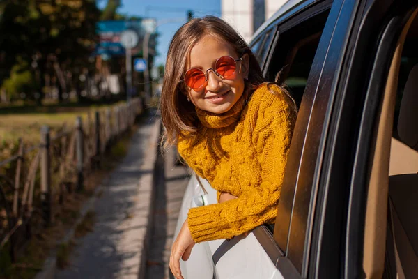 Little Girl Blond Hair Sunglasses Looks Out Car Window Smiles — Stock Photo, Image