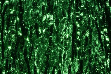 Plastik sac parlak. Işık çarptığında yansıtır. Birlikte güzel bir zemin olarak kullanmak koymak. Yeşil metal perde gibi hissediyorum.