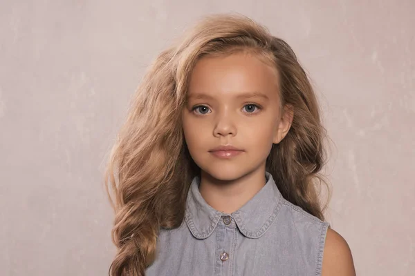 Portret Van Schattige Kleine Jaar Oud Meisje Met Blonde Haren — Stockfoto