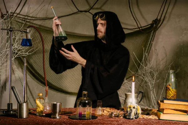 Medieval Scientist Alchemist Measures Temperatures Flask His Lab Halloween Concept — Stock Photo, Image