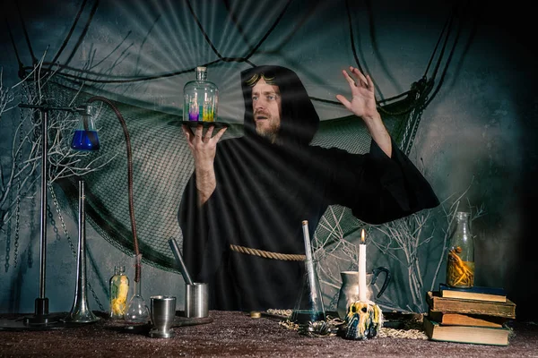 Portrait Crazy Alchemist Flask Sorcerer Conducts Ritual Receive Elixir Eternal — Stock Photo, Image