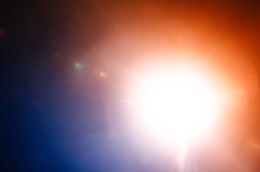 Soyut doğal güneş patlaması veya Far siyah arka plan üzerine yıldız