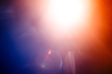 Soyut doğal güneş patlaması veya Far siyah arka plan üzerine yıldız