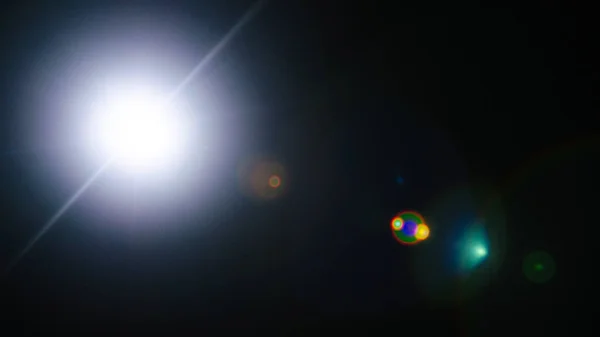 Анотація Натуральне сонячне полум'я або Далека зірка на чорному тлі — стокове фото