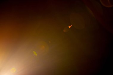 Uzak bir soyut yıldız parıltısı. Soyut güneş patlaması. Mercek parlaması dijital düzeltme tabi olduğu.