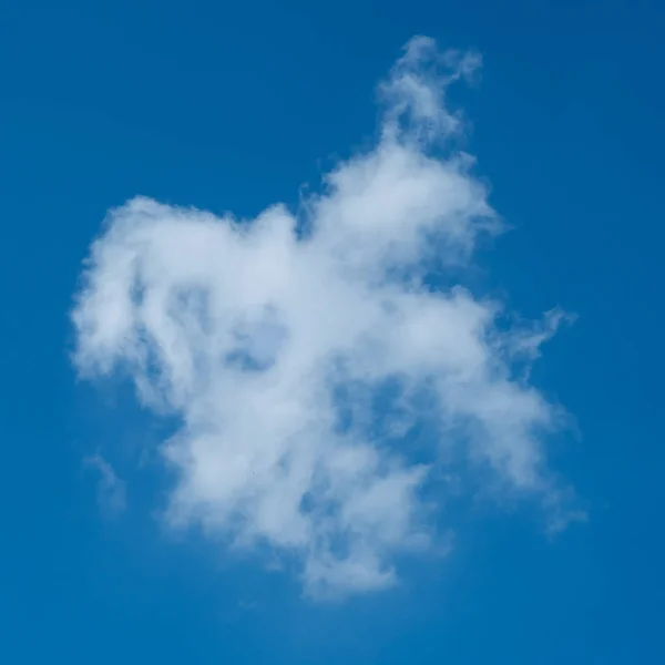 Fundo céu azul com nuvens — Fotografia de Stock