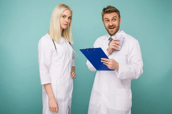 A young nurse bribes a man to a doctor. — Stock Photo, Image