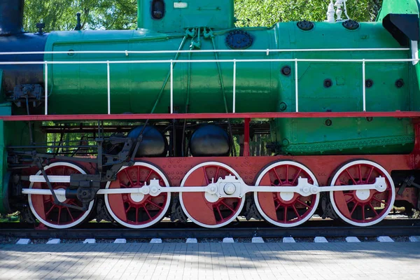 Detalhe de rodas de uma locomotiva de trem a vapor vintage — Fotografia de Stock