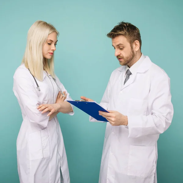 Friendly Male and Female Doctors. Happy medical team of doctors. — Stock Photo, Image