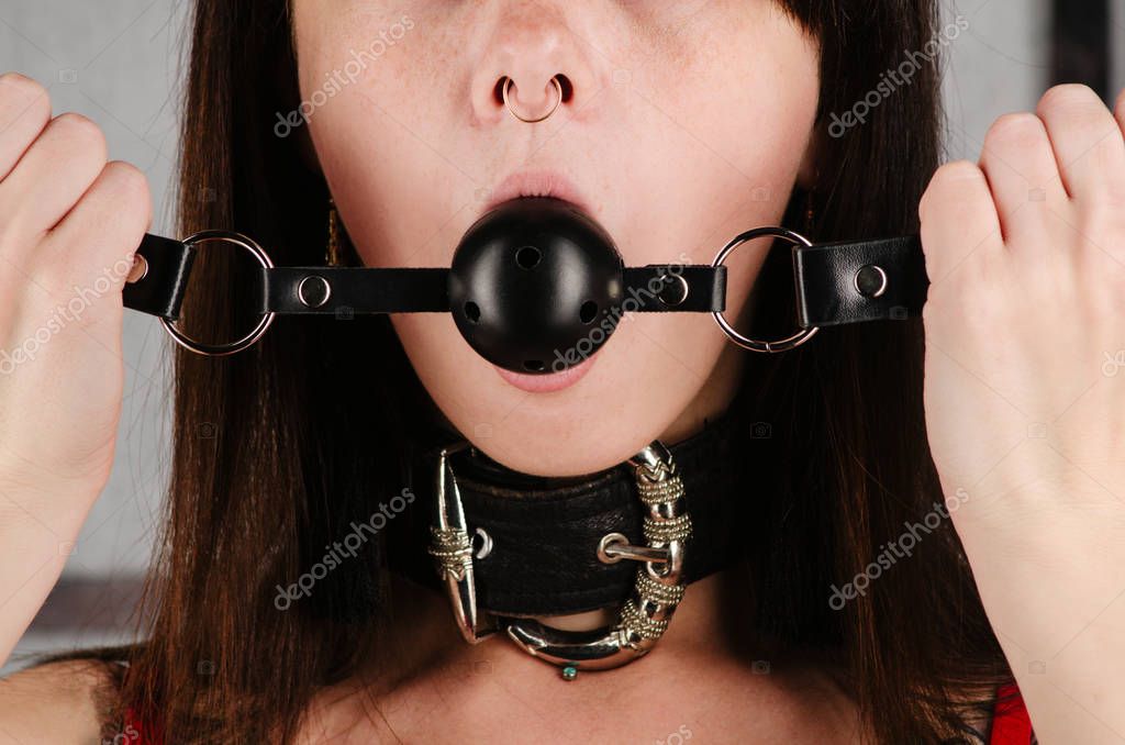 Talabalar uchun jinsiy orgiyalar Bezovta qiz jinsiy aloqani telbalarcha sevadi