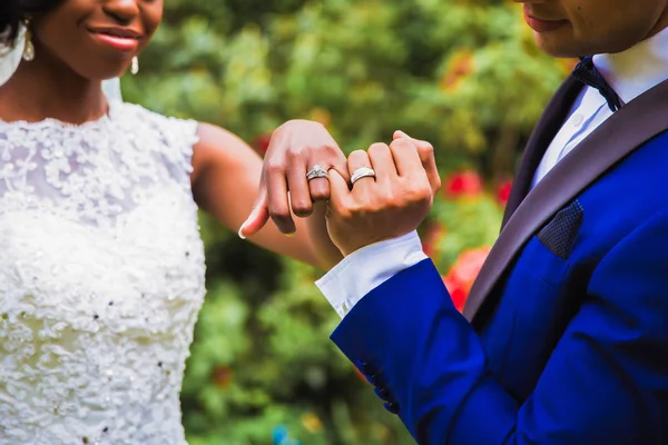 Close Hands Happy Newlyweds Outdoors — Stock Photo, Image