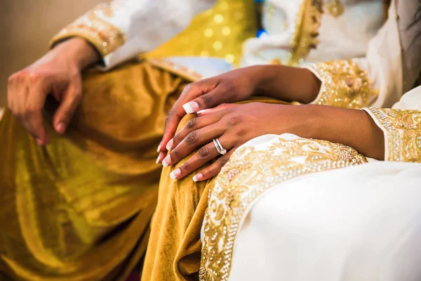 Close Hands Newlyweds Indoors — Stock Photo, Image