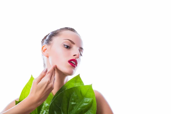 Göttliche Frau Die Grüne Blätter Auf Ihrem Körper Behält Nahaufnahme — Stockfoto