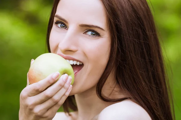 Portrait Young Exquisite Smiling Woman Bare Shoulders Who Keeps Apple — Stock Photo, Image