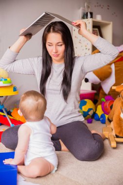 Anne işleri evde stres var