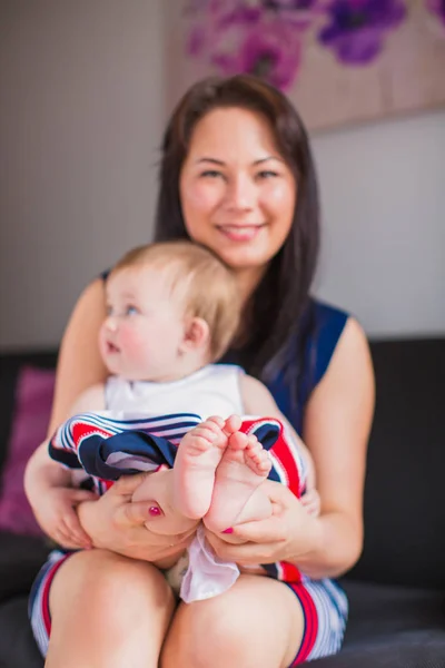 Mamá Hija Recién Nacidos — Foto de Stock