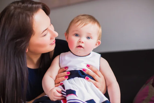 Mamá Hija Recién Nacidos — Foto de Stock