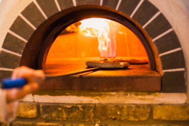 Pizza pizza küreği, mutfak yardımı ile fırından hangi Şef çıkarır