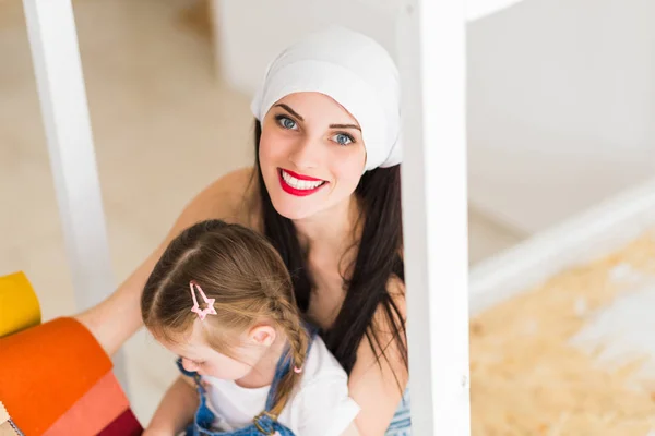 Vista Superior Joven Mujer Feliz Que Mantiene Hija Regazo Mantiene — Foto de Stock