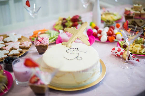 Beautiful Tasty Cake Fruits Cookies Holiday Table — Stock Photo, Image