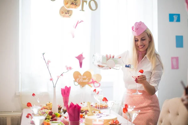 Beautiful Smiling Stewardess Pouring Martini Glass Festive Table Hen Party — Stock Photo, Image