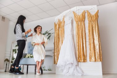 Bir saç modeli gelinin kapalı vernikleme Kuaför