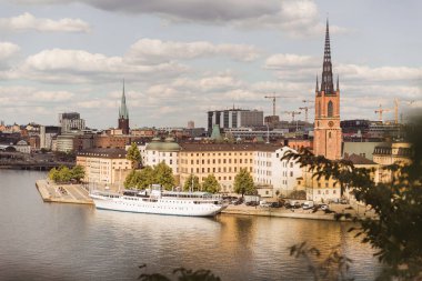 Şehrin ve denizin muhteşem manzarası