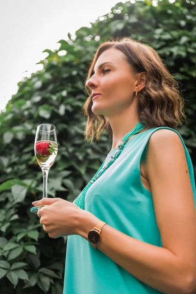 Side View Attractive Young Woman Who Standing Outdoors Holding Glass — Stock Photo, Image