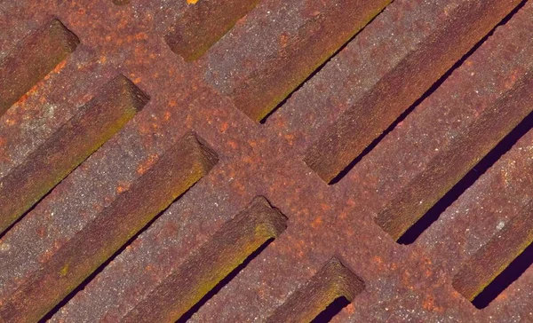 Cross View Rusted Drainage Grate Showing Strong Abstract Diagonal Line — Stock Photo, Image
