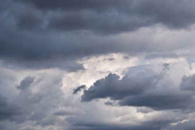 Houston, TX tropikal bir öğleden sonra fırtına inişli çıkışlı thunderheads.