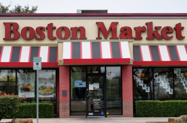 Houston, Texas / USA 03 / 25 / 2020: Houston, TX 'teki Boston Market ana girişi. 1985 'ten beri hızlı restoran zinciri rosto tarzı yemekler servis ediyor..