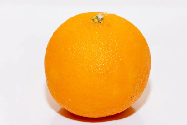 Una Naranja Deliciosa Brillante Sobre Fondo Blanco Espacio Abierto Disponible —  Fotos de Stock