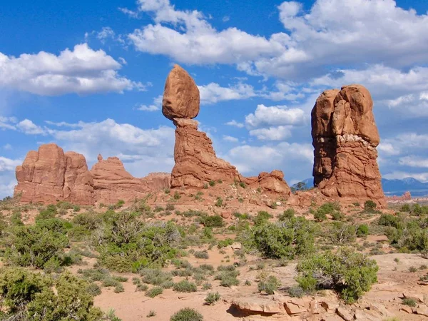 Balanserad Rock Arches National Park Utah Förenta Staterna Blå Himmel — Stockfoto