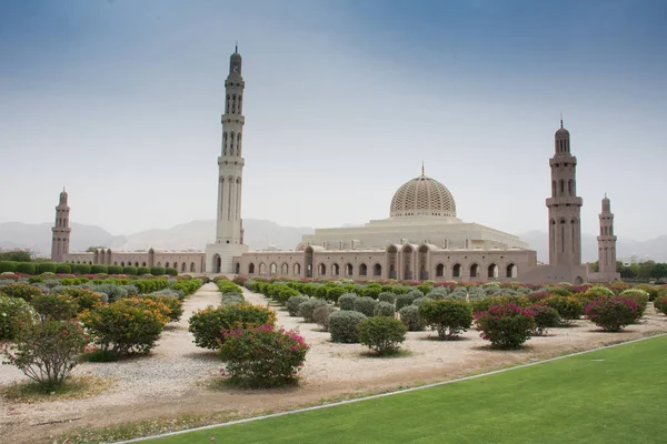 Sultan Qaboos Grand Mosque, Muscat, Oman during the afternoon in — Stock Photo, Image