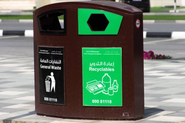 Ras al Khaimah (Rak) geri dönüştürür çöp ve geri dönüşüm kutuları.